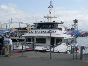 Las_Golondrinas_tour_boat_(2928093214)